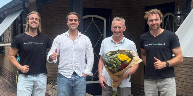 Tevreden klant met bloemetje van Boerderijteruggave.nl