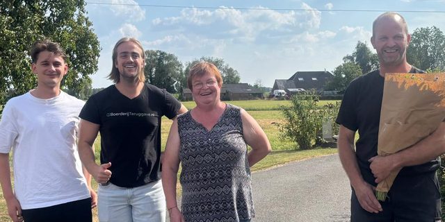 Tevreden klant met bloemetje van Boerderijteruggave.nl